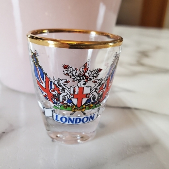 London Vintage Shot Glass with Gold Rim - Picture 7 of 9